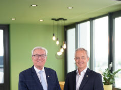 Generationswechsel bei umdasch The Store Makers Silvio Kirchmair mit Christian Herbinger (von links, Foto: Umdasch Group)