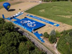 Lidl inszeniert Fan-Tafel am Streckenrand der Deutschland Tour Lidl Fan-Tafel bei der Deutschland Tour (Foto: Lidl)