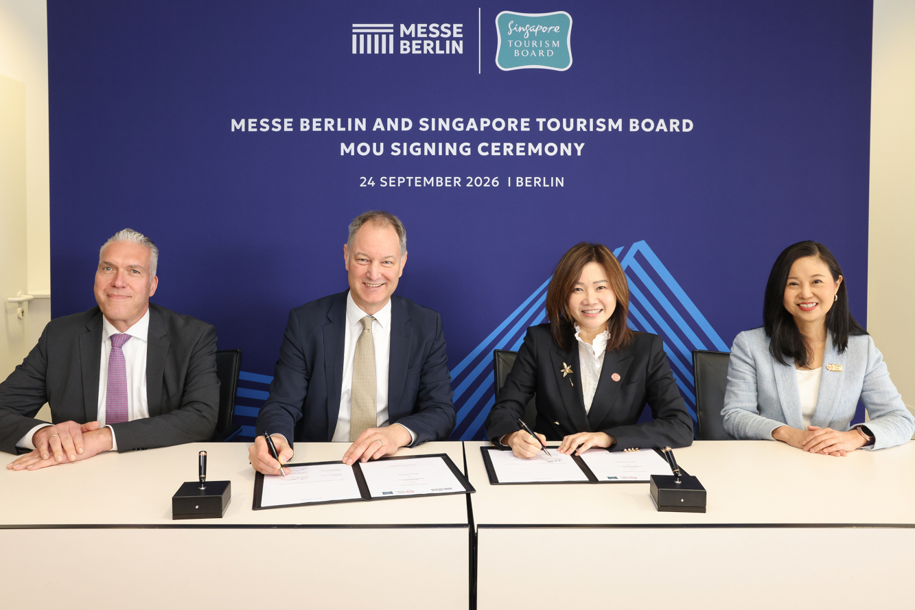 Dirk Hoffmann (Geschäftsführer der Messe Berlin), Dr. Mario Tobias (Vorsitzender der Geschäftsführung der Messe Berlin), Melissa Ow (Chief Executive des Singapore Tourism Board) und Ong Huey Hong (Assistant Chief Executive, Industry Development Group, Singapore Tourism Board) (von links, Foto: Messe Berlin) Dirk Hoffmann (Geschäftsführer der Messe Berlin), Dr. Mario Tobias (Vorsitzender der Geschäftsführung der Messe Berlin), Melissa Ow (Chief Executive des Singapore Tourism Board) und Ong Huey Hong (Assistant Chief Executive, Industry Development Group, Singapore Tourism Board) (von links, Foto: Messe Berlin)