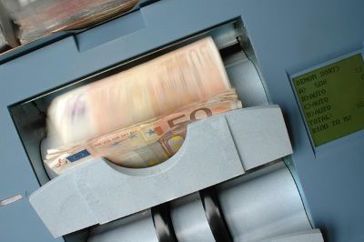 philippedelavie-bank-1326356_640