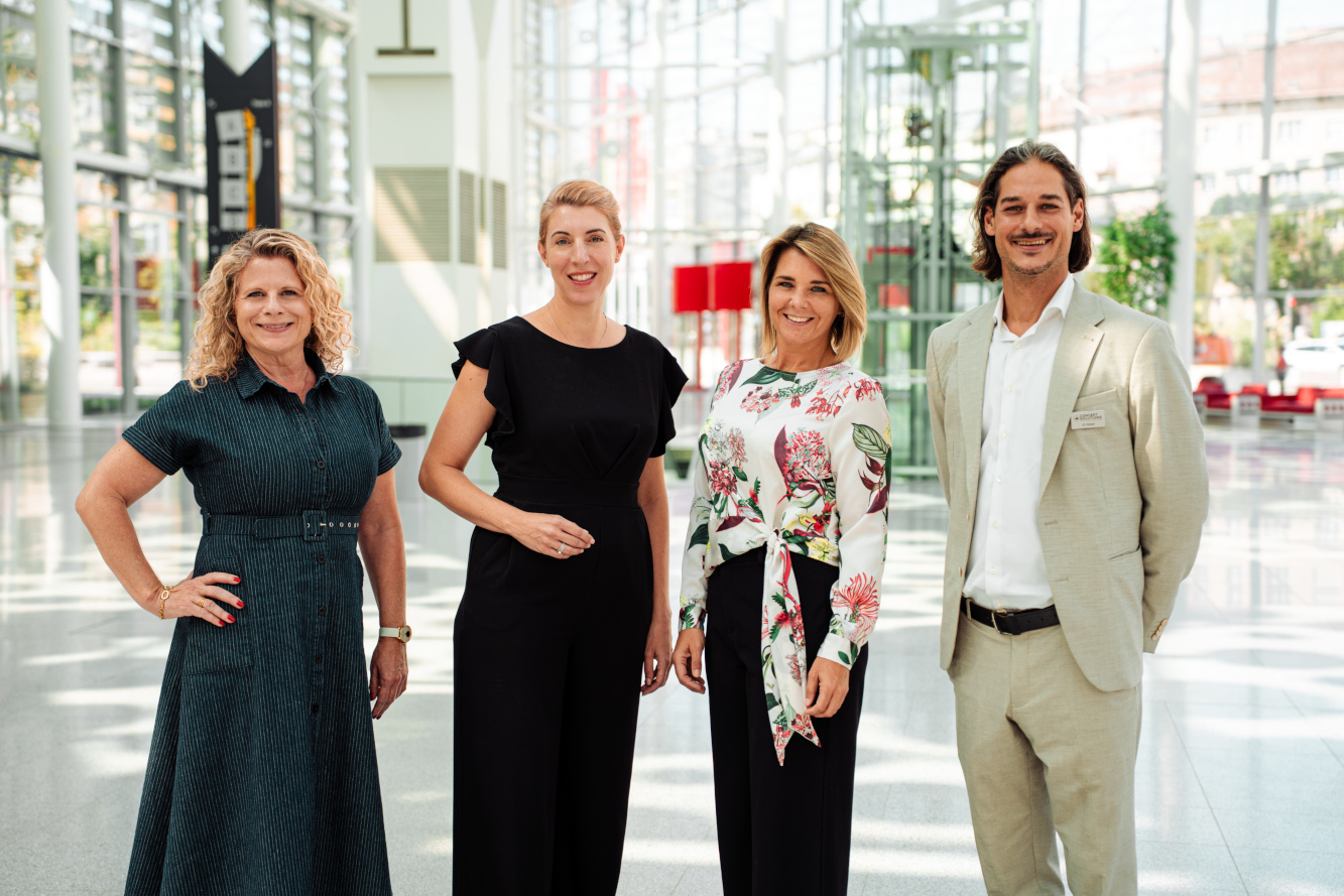 Viecon Geschäftsführerinnen Martina Candillo und Katharina Weishaupt, Linda Laimer und Uli Zeisel von Concept Solutions (von links, Foto: Viecon/FRB Media) Viecon Geschäftsführerinnen Martina Candillo und Katharina Weishaupt, Linda Laimer und Uli Zeisel von Concept Solutions (von links, Foto: Viecon/FRB Media)