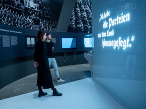 Projekte aus der 30-jährigen Geschichte von Archimedes Exhibitions (Fotos: Archimedes Exhibitions)