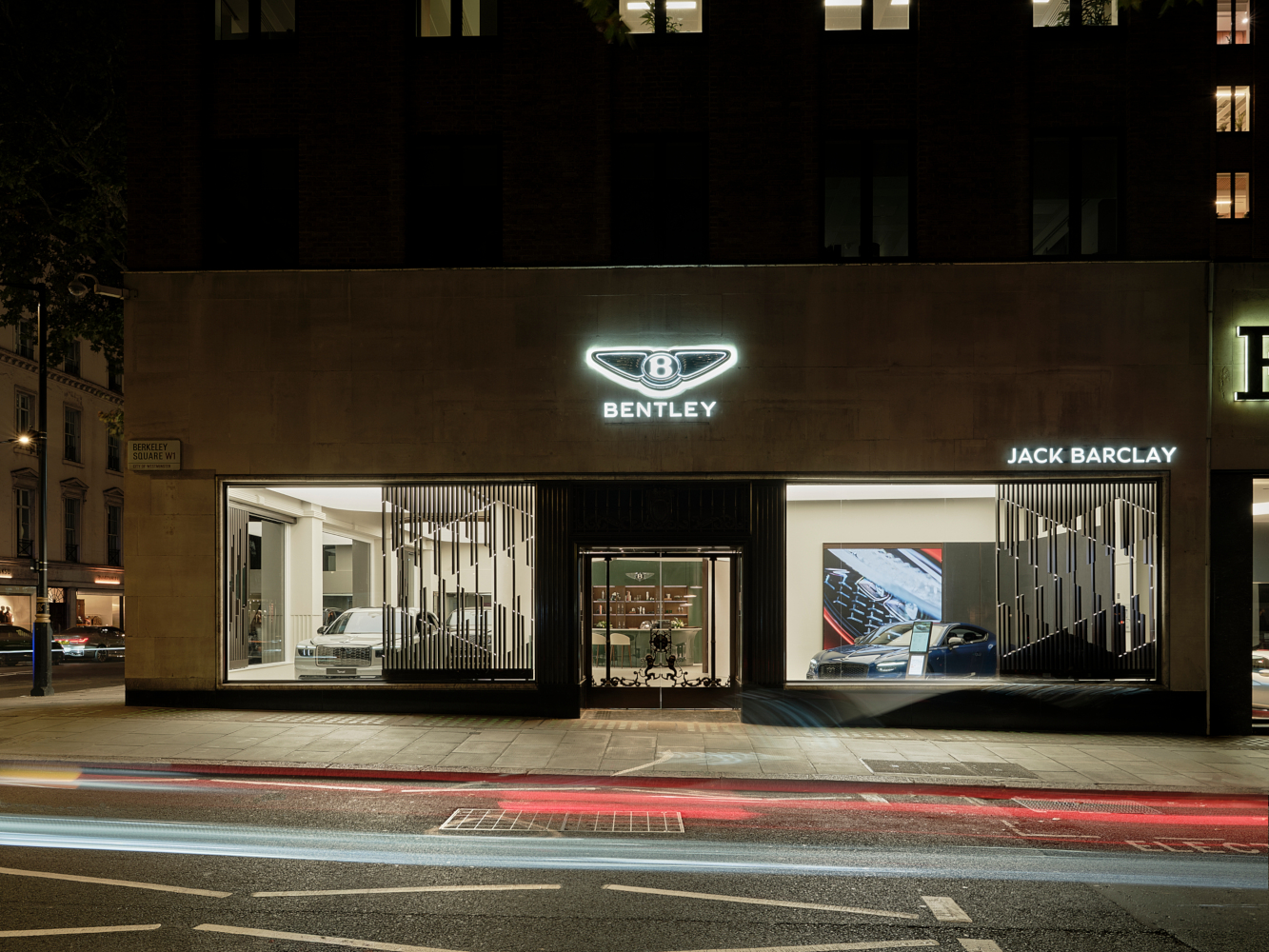 Neues globales Bentley Showroom-Konzept feiert Premiere (Fotos: Bentley Motors) Neues globales Bentley Showroom-Konzept feiert Premiere (Fotos: Bentley Motors)